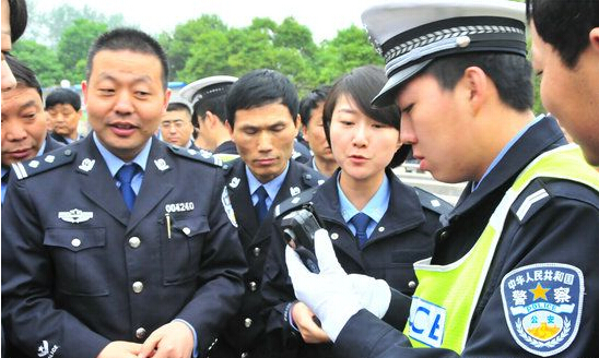 山西高速交警四支隊提高思想覺悟，使用執(zhí)法記錄儀強化管理！