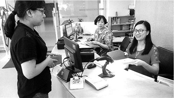 圖書館安裝身份證讀卡器，市民刷身份證就可免費借書