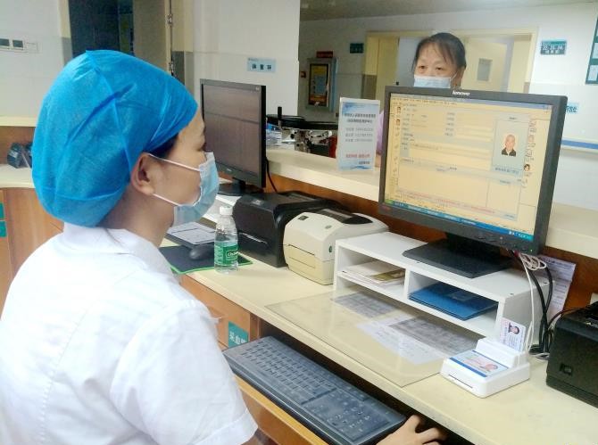 人民醫(yī)院引進(jìn)身份證社?？ㄗx卡器